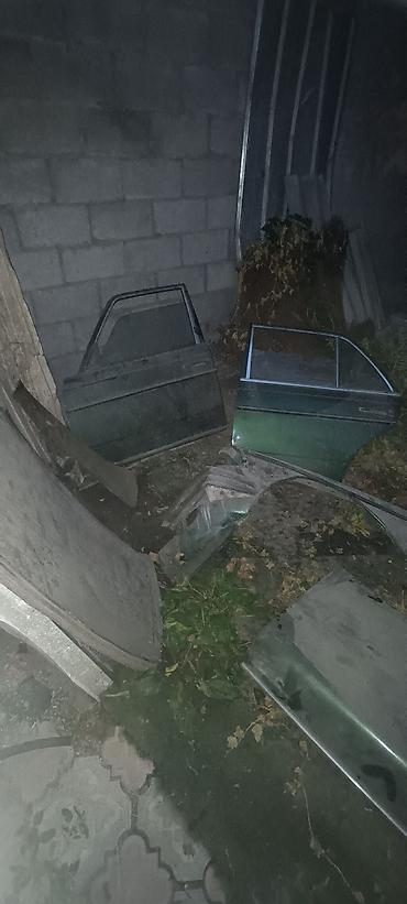 Запчасти w123 кузовные и по мелочи