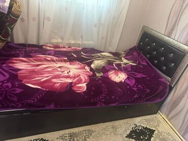 шикарная кровать: Б/у, Односпальная кровать