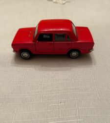 Oyuncaqlar: Lada Vaz 21013 vs 21011 modelkası satılır.Retro qırmızı — 5