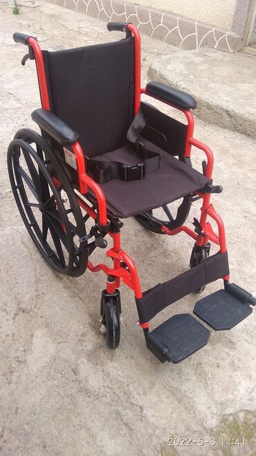 куплю инвалидную коляску: Продаю инвалид коляску Красный Новый 15 000сом Черный Б/У цена 10