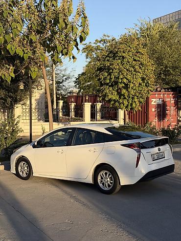 8: Toyota Prius: 2018 г., 1.8 л, Автомат, Гибрид, Лифтбек — 3