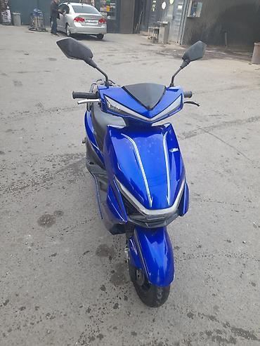 полики для скутера: Скутер Jinling / Suzuki M12 в ярком синем цвете. Компактный городской — 3
