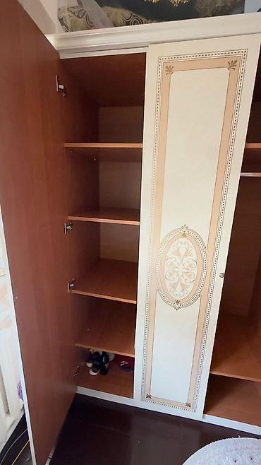 зеркело: Шифоньер с зеркалами, Лебединовка. Цена: 40 000 сом. все вопросы по — 4