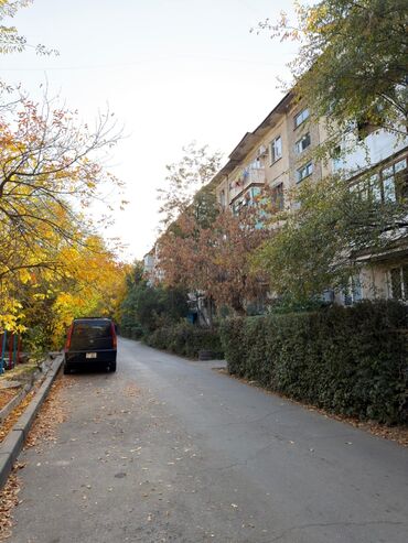 однокомнатная квартира продается: 3 комнаты, 58 м², 104 серия, 1 этаж, Старый ремонт