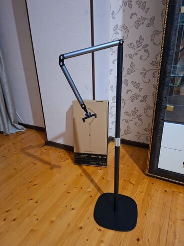 alıram: Original tripod. Stativ yenidir 100 manata almisam istifade olunmayib