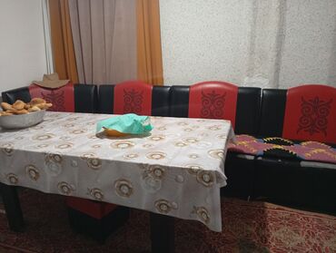 мойка дивана на дому: Угловой диван, Без подлокотников, Трёхместный и более, Кожзаменитель