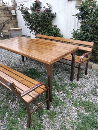 qonaq otagi stol: Bağ stol skameykaları. Qalın dəmir profil və mebel rəngli laklanmış