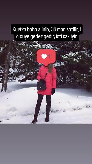 Qadınlar üçün qışlıq puf şişmə kurtka – qırmızı rəngdə. - Kapüşonlu
