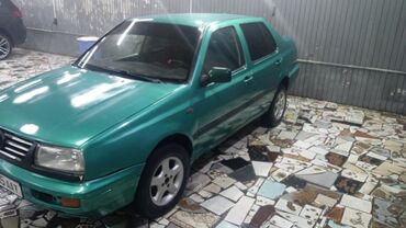 Volkswagen: Volkswagen Vento: 1996 г., 1.8 л, Механика, Бензин, Седан