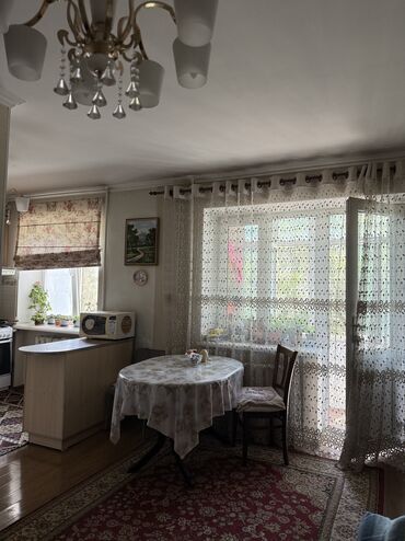 продаю дом под бизнес бишкеке: 3 комнаты, 58 м², Индивидуалка, 3 этаж, Косметический ремонт