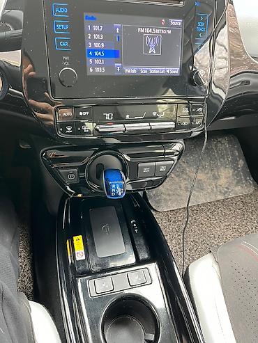 Toyota: Toyota Prius: 2019 г., 1.8 л, Вариатор, Гибрид, Хэтчбэк — 9