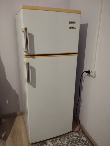 пассивное сетевое оборудование btb: Холодильник Двухкамерный