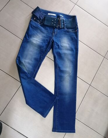 lila pantalone: Extra farmerice
Kao nove
Uvoz Francuska
Vel L