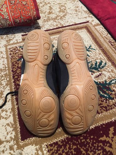 кроссовки мужские бу: Мужские кроссовки, 39.5, Asics, Б/у, цвет - Черный, Платная доставка