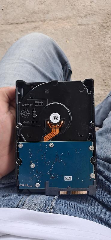 disk satisi: 3.5" SATA sərt disk (HDD) - Form-faktor: 3.5" - İnterfeys: SATA (SATA — 6