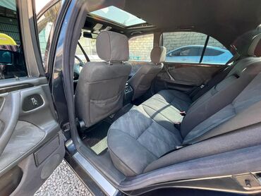 Mercedes-Benz: Mercedes-Benz E-Class (W210) sedan - Kuzov: sedan, tünd rəng — 4