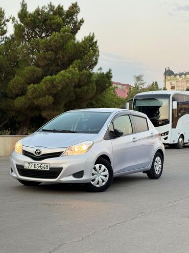 disk tekər: Toyota Yaris hatchback - Kuzov: 5 qapılı kompakt hatchback, gümüşü