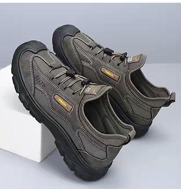 Кроссовки и спортивная обувь: Мужские повседневные кроссовки . Остался только один размер. 41 — 8