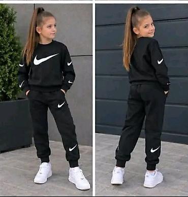 trenerke stradivarius: DEČIJE TRENERKE
materijal pamuk
Veličine 14
Cena 2900 dinara — 4