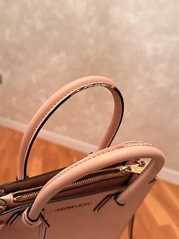 Çantalar: Orginal magazadan alınıb,Michael Kors qadın çantası – zərif — 1