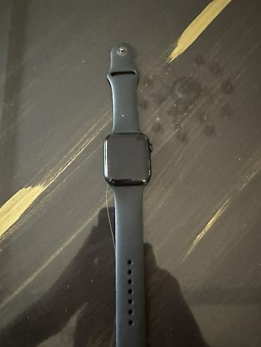 smart saaat: Apple Watch SE ağıllı saat, 44 mm ölçüdə. Korpus üzərində “Aluminum — 4