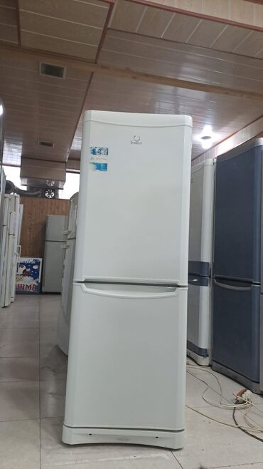 Soyuducular: İşlənmiş 2 qapılı Indesit Soyuducu Satılır, rəng - Ağ