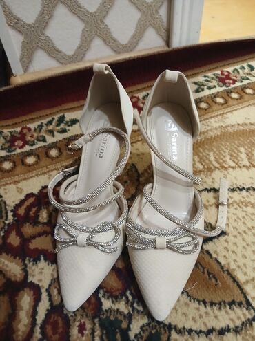 женские кожаные туфли лодочки: Туфли, Zara, Размер: 35, цвет - Белый, Новый