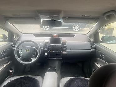 Toyota: Toyota Prius – hibrid hetçbek - Korpus: 5 qapılı hetçbek, gümüşü rəng — 8