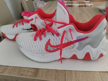 velicina nike patika u cm: Oba para nosena jednom samo, cena za oba para 80e