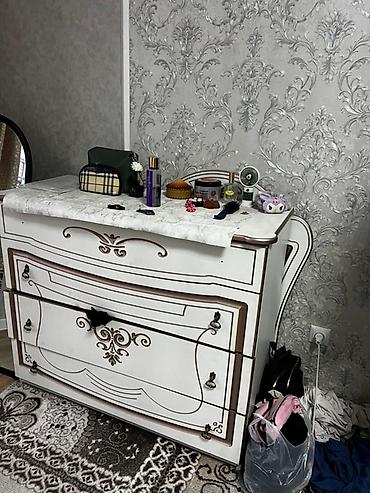 мебельные: Двуспальная кровать в классическом стиле с высоким изголовьем и — 8