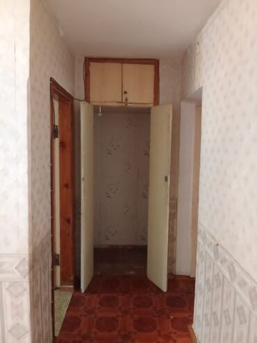 квартиры в пригородном: 3 комнаты, 60 м², 104 серия, 1 этаж, Старый ремонт