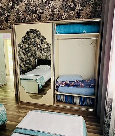 kamot guzgu: Sürgülü qapılı yataq otağı dolabı - Dizayn: İki qapılı sürgü sistemi; — 3