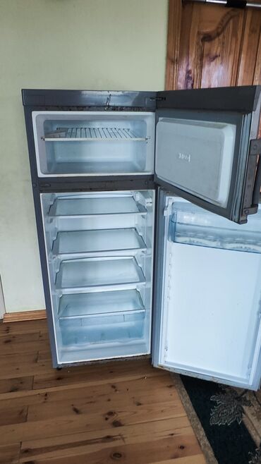 продаю холодильник: Б/у Холодильник Swizer, Двухкамерный, цвет - Бежевый