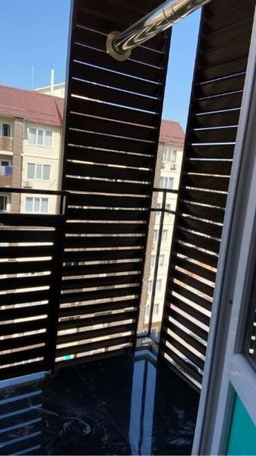 срочно продаётся 1 комнатная квартира в районе ошского рынка по улице кенсуйская: 2 бөлмө, 74 кв. м, 106-серия жакшыртылган, 8 кабат, Евроремонт