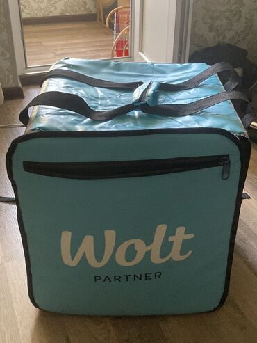 restoran avadanliqlari: Wolt çantası 1hefte istifade olunub. Eziyi cırığı heç bir problemi