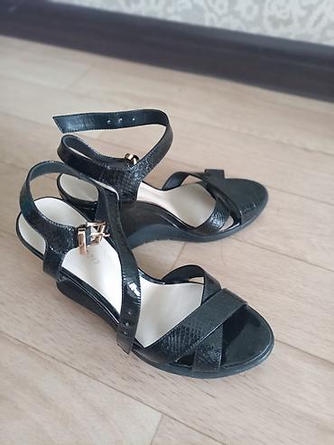 Босоножки, сандалии, шлепанцы: Туфли и босоножки, размер 39. 1) Ярко‑розовые туфли-лодочки на — 5