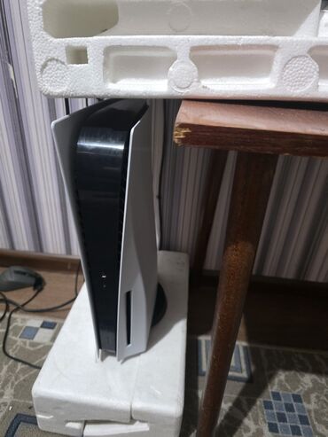 купить playstation 5 бу: Продаю PS5, приставка не шумит, гарантийный пломбы на месте всё