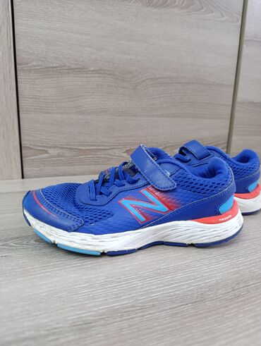 кроссовки беговые: Синие детские кроссовки New Balance 680v5, идеально подходящие для