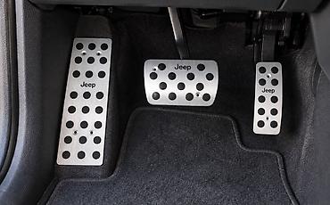 niva salon: Jeep üçün pedal üzlükləri dəsti — 3 ədəd Jeep yazılı, gümüşü rəngli — 2