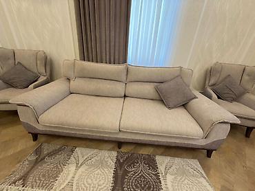 Divan və kreslo dəstləri: Klassik-stil yumşaq mebel dəsti - Tərkib: 3 yerlik geniş divan + 2 — 4