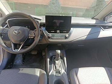 byd e2 2024: Toyota Corolla: 2023 г., 1.8 л, Вариатор, Гибрид, Седан — 4