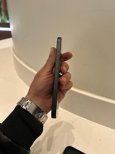 Apple iPhone: IPhone 15, Qara — 8