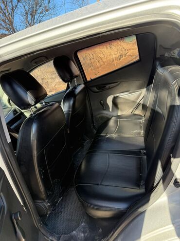 Chevrolet: Chevrolet Spark: 2016 г., 1 л, Вариатор, Бензин, Хэтчбэк — 10