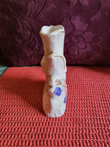 Figurice i makete: Figura,vaza nova,vintaz,porcelanska. Visina. 13cm — 8