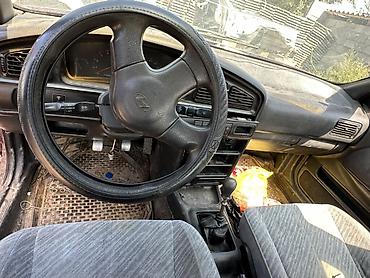 дамкрат авто: Toyota Corolla: 1990 г., Механика, Седан — 4