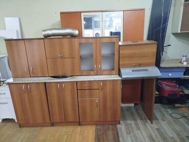 кухонная мебель: Mətbəx mebeli təcili satılır. Qiymət 200 azn. Ölçü 2.50sm, üzərində