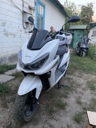 ретро скутер: Макси скутер Suzuki, 150 куб. см, Бензин, Колдонулган