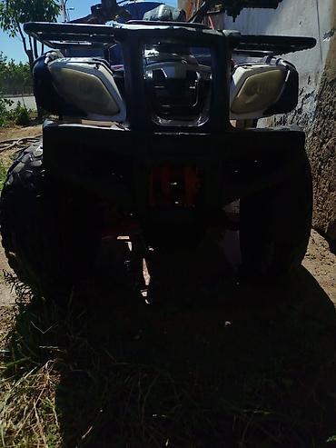satılık atv: ATV kvadrosikl – ağ/qara rəngdə, tam ölçülü off-road model — 3