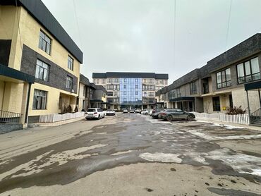 продаю пол дом район рабочий городок: Таунхаус, 220 м², 6 комнат, Агентство недвижимости, Евроремонт