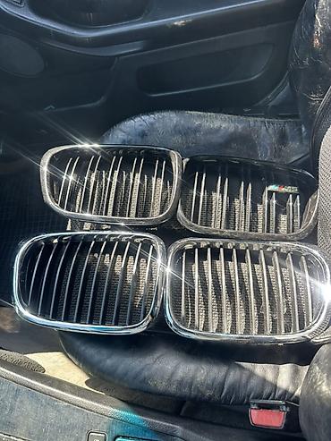 симерка 07: Решетка радиатора BMW 2002 г., Б/у, Аналог — 1